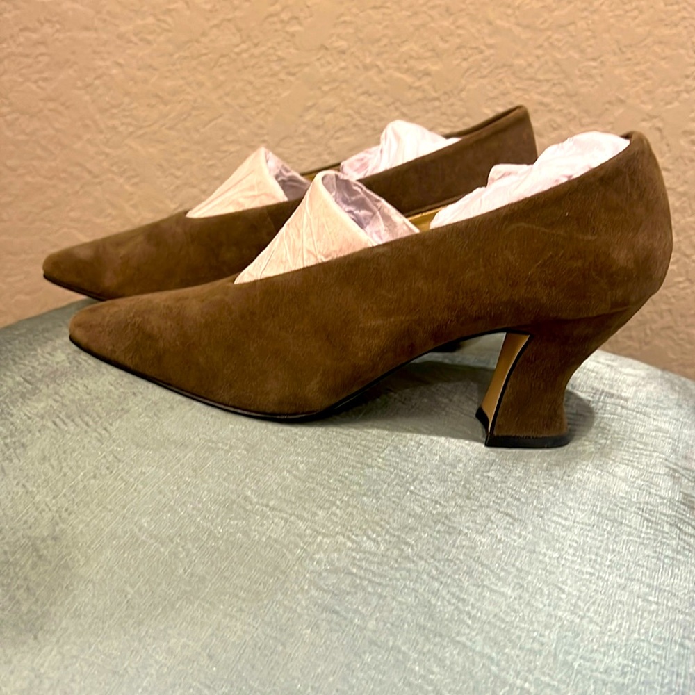 NWOT NINE WEST Brown Suede shoes